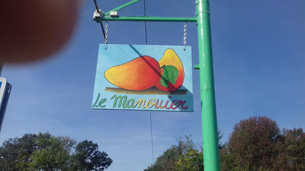Hotel Restaurant Le Manguier Peyrat-de-Bellac Экстерьер фото